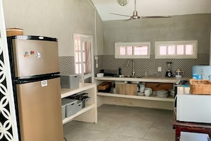 Four à micro-ondes, lave-vaisselle, grille-pain, mélangeur