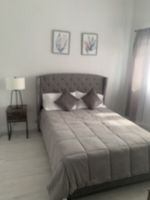 2 dormitorios, tabla de planchar con plancha, wifi gratis y ropa de cama