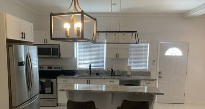 Modern Townhouse Near Beach and Grocery Store