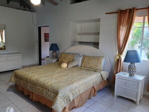 3 habitaciones, escritorio, tabla de planchar con plancha y wifi gratis 