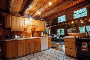 冰箱、微波炉、烤箱、炉灶