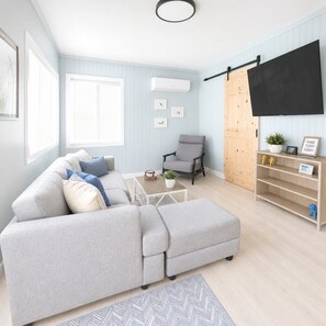 Smart TV, video games, DVD player, foosball - The Little Foxes Den Cottage in Cavendish PEI (cavandish)