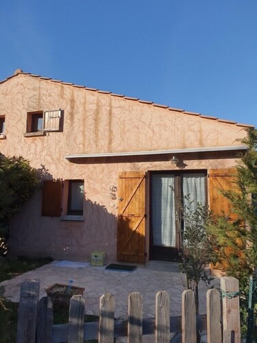 Maison dans résidence fermée avec piscine