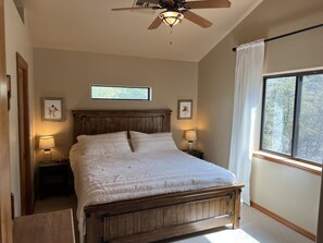 3 bedrooms, in-room safe, desk, iron/ironing board