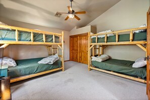 3 bedrooms, in-room safe, desk, iron/ironing board