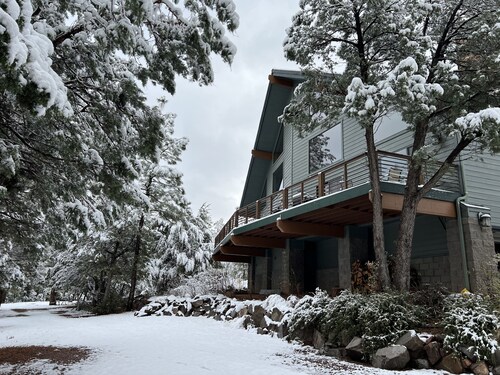 Quiet Luxury-Tall Pines-3 Bedroom-2.5acres-Sleeps 15-Swim & Fish 5mins to creek!