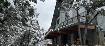 Quiet Luxury-Tall Pines-3 Bedroom-2.5acres-Sleeps 15-Swim & Fish 5mins to creek!