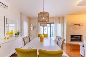 Villa | Dining