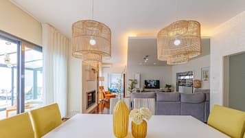 Villa | Dining