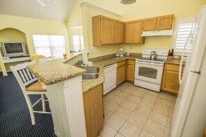 Condo, Multiple Beds (Kathy's Runaway Beach Condo) | Private kitchen