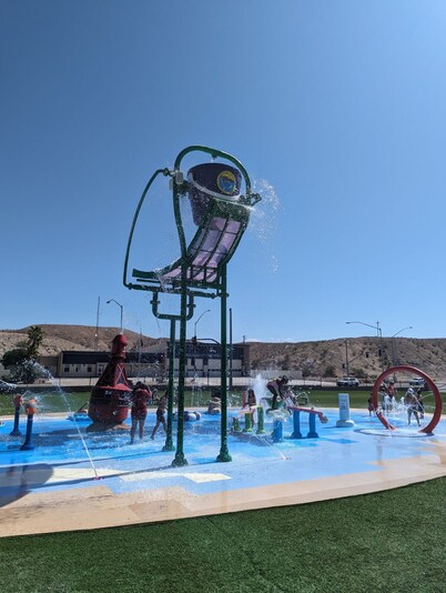 River Close, Newer Home! Great Neighborhood Minutes from Laughlin! Close to all!