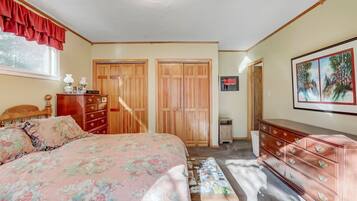 4 bedrooms, WiFi, bed sheets