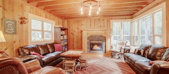 Spacious Classic Cabin Retreat- near Lassen