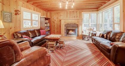 Spacious Classic Cabin Retreat- near Lassen