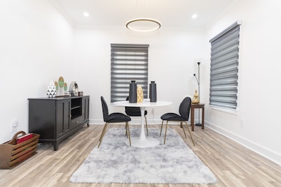 Modern Home MINUTES Walk to Mercedes Benz Stadium/GWCC