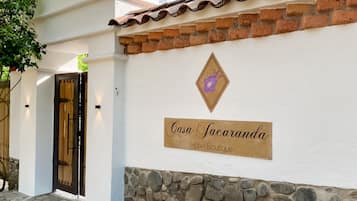 Fachada de la propiedad