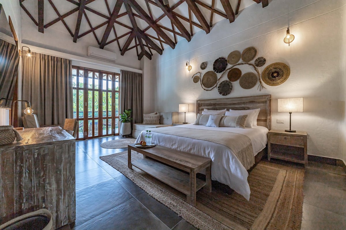 Deluxe Double Room, Balcony | Down comforters, free minibar, in-room safe, desk