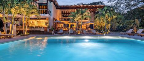 Outdoor pool, open 9:00 AM to 7:00 PM, pool umbrellas, sun loungers