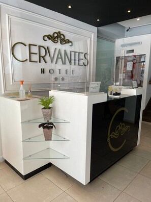 Interior entrance - Hotel Cervantes (Mar del Plata)