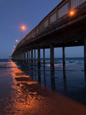 On the beach - HS-0507 Oceanfront 1-BR Condo in Myrtle Beach, 652 sq ft of coastal comfort for up to 6 guests. (Myrtle Beach)