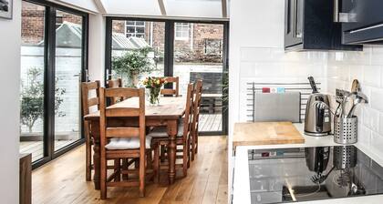 Family-friendly apartment with an attractive garden and private parking.