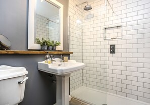 Hair dryer, towels - Family-friendly apartment with an attractive garden and private parking. (North Berwick)