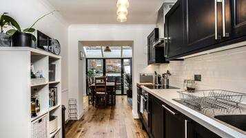 Coffee/tea maker, fridge, microwave, oven