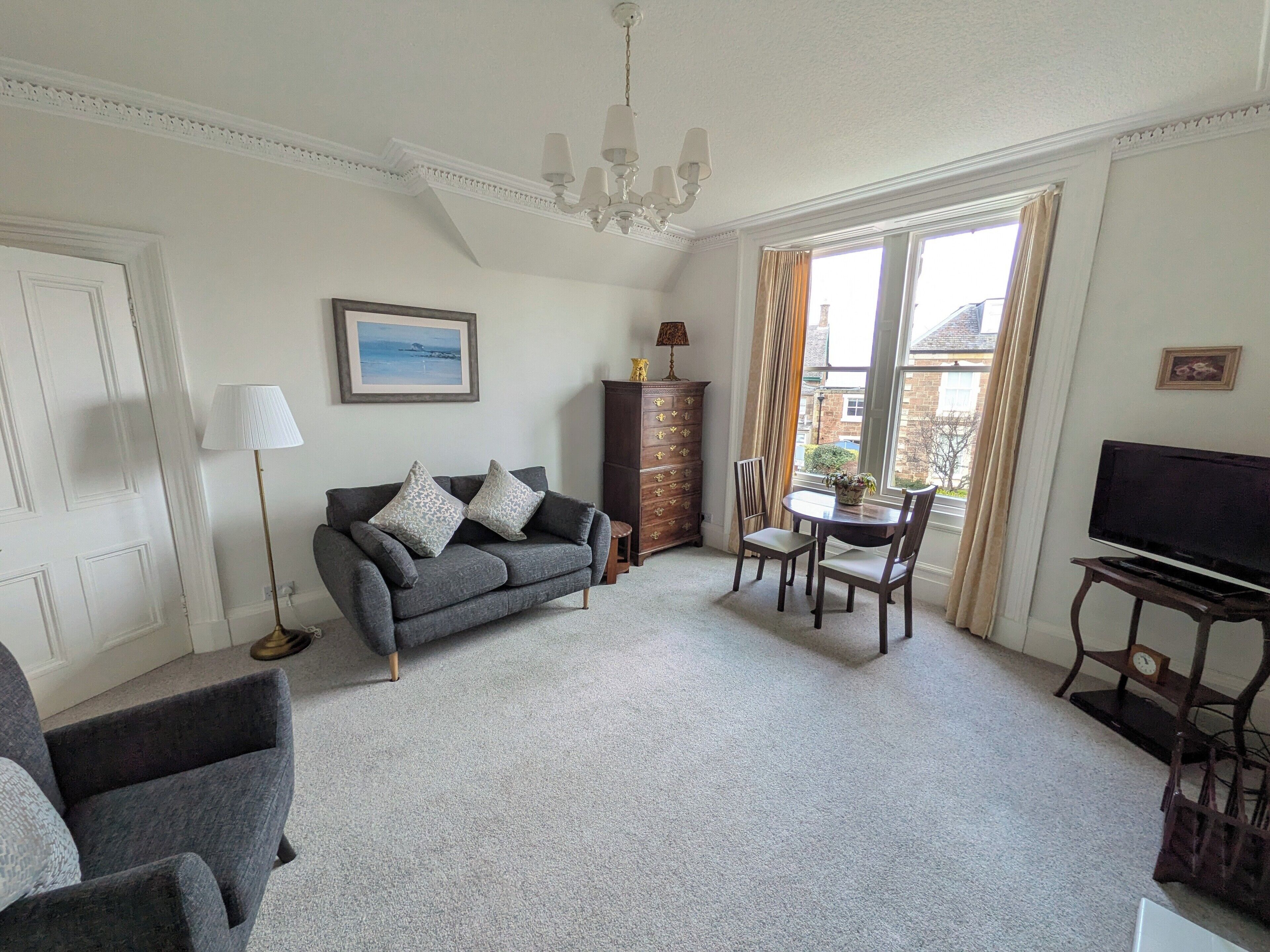 Central Holiday Home With Pretty, Sunny Garden, Moments From The Station, Golf Course And Beach. - North Berwick