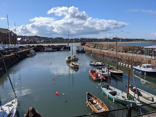 Central holiday home with pretty, sunny garden, moments from the station, golf course and beach.