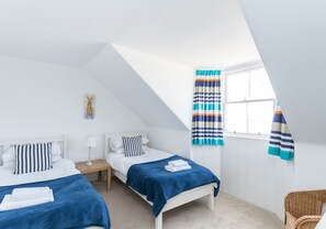 4 chambres, fer et planche à repasser, lit parapluie, Wi-Fi gratuit