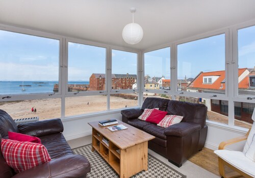 Lovely beachside apartment, with uninterrupted views across to the Fife coastline.  Sleeps 8.