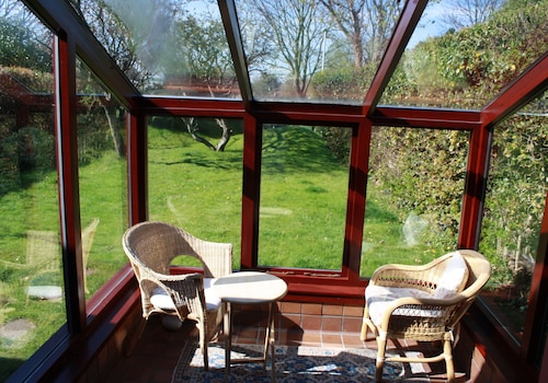 Charming detached holiday home on lovely Goose Green, in Gullane. Pet & child friendly. Sleeps 8.
