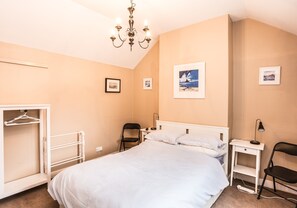 2 bedrooms, iron/ironing board, travel cot, free WiFi