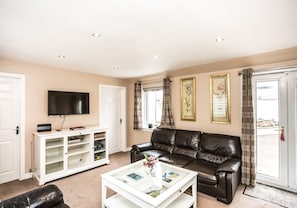 TV - A delightful, homely cottage.  A great base for all of East Lothian. Sleeps 4. (Gullane)
