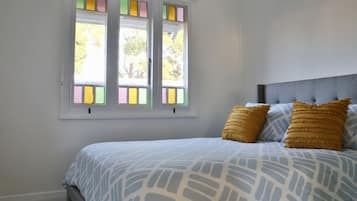 3 bedrooms, desk, iron/ironing board, travel cot