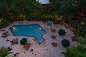 Outdoor pool - Your Bay View Escape in Coconut Grove, Pool & Gym (Miami)