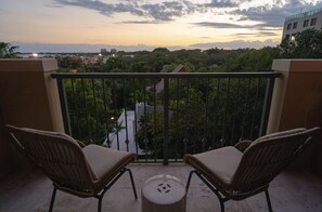 Property grounds - Your Bay View Escape in Coconut Grove, Pool & Gym (Miami)