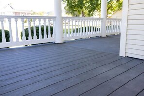 Property grounds - Century old 4 bedroom close to SVU, sleeps 8. (Buena Vista)