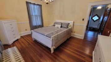 4 habitaciones, cuna de viaje, wifi gratis y ropa de cama