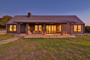Exterior - Luxury Bunkhouse, 14 Acres, Pool, Hot Tub & views (Stonewall)