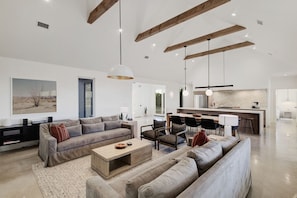 Smart TV, fireplace