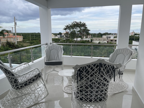 المنطقة المحيطة بالمنشأة