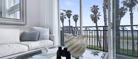 Smart TV, chimenea y impresora