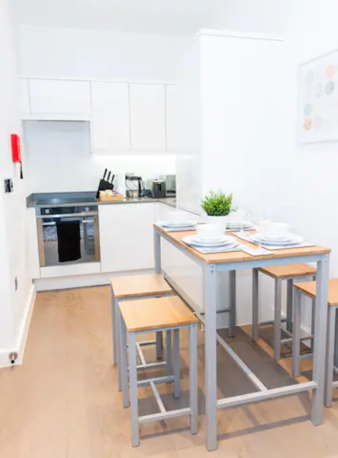 Appartement | Privékeuken | Een koelkast, een microgolfoven, een oven, een kookplaat