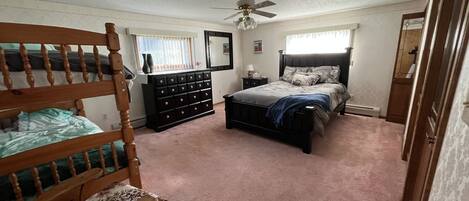 2 chambres, fer et planche à repasser, Wi-Fi gratuit, draps fournis