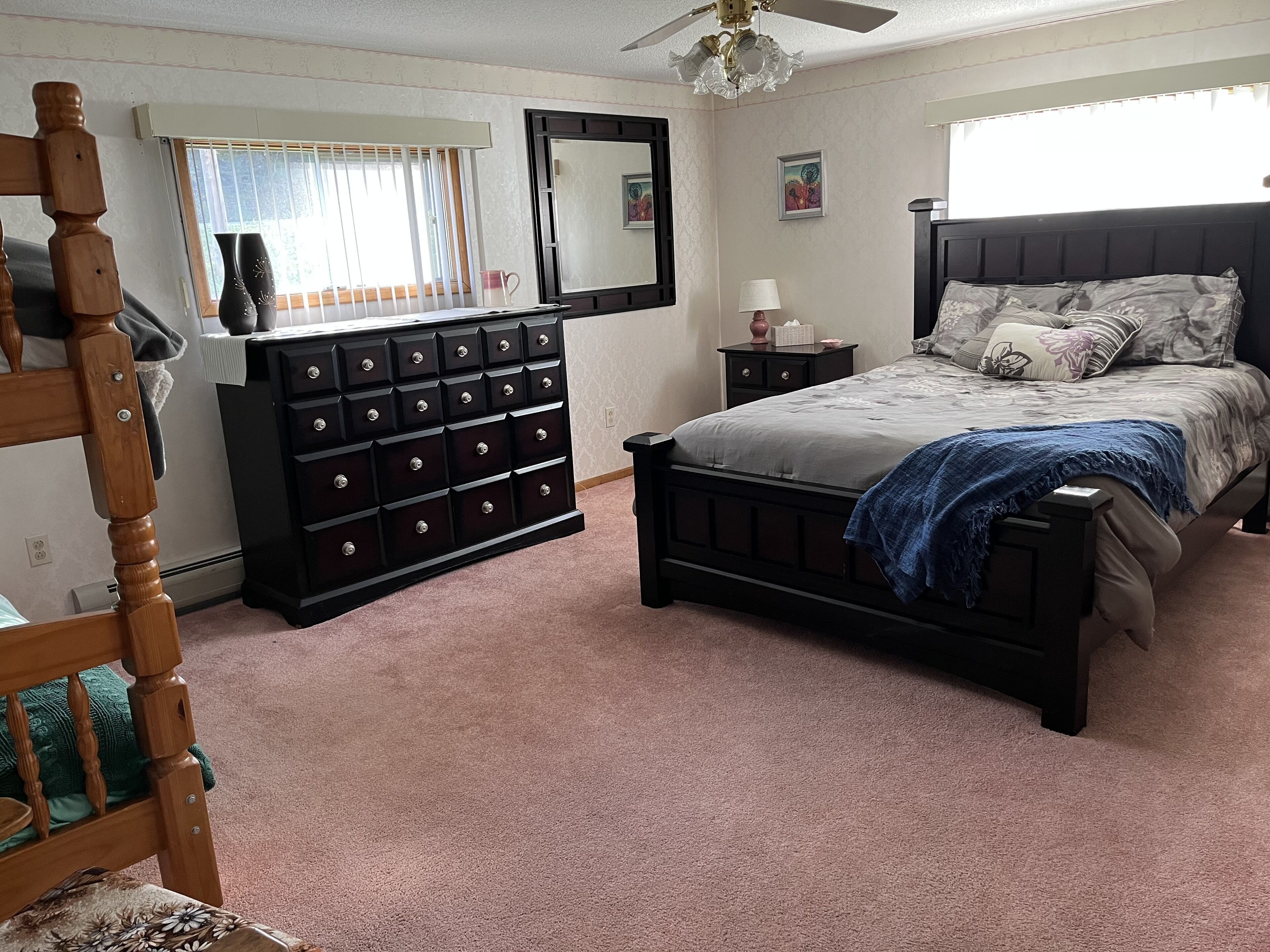 2 habitaciones, tabla de planchar con plancha y wifi gratis 