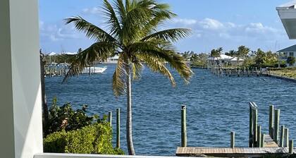 3BR with pool, cabana and private 35' boat slip/water filter sys. & generator