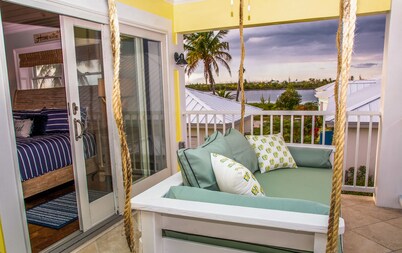 3BR with pool, cabana and private 35' boat slip/water filter sys. & generator