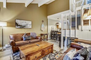 Smart TV, fireplace - Quick Walk to lift and town (Breckenridge)