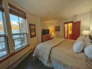 1 dormitorio, escritorio, tabla de planchar con plancha y wifi gratis